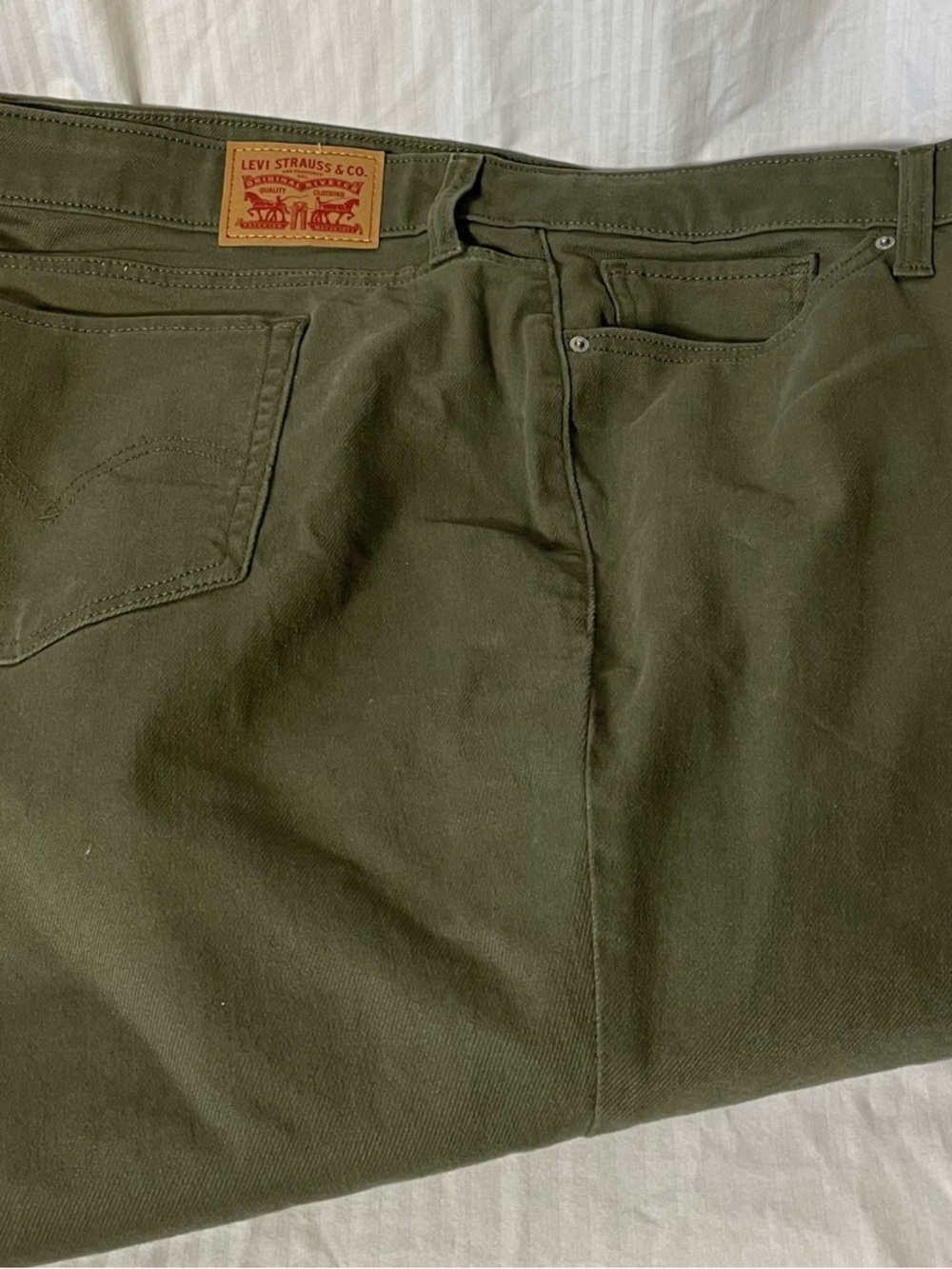 Levi's 414 Classic Straight Jeans in Olive